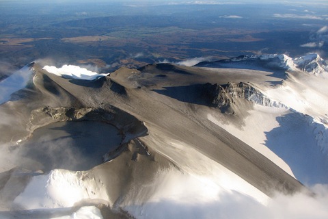 mt_ruapehu_ash_snow